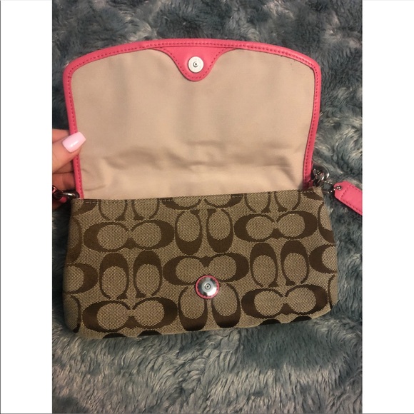 Coach wristlet - Picture 6 of 8